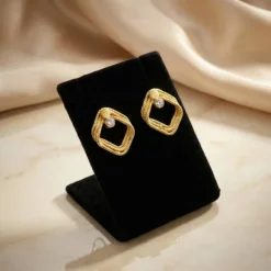 21K Gold Twisted Cable Square Zircon Earrings - 5.55g - Sultan Gold - أقراط مربعة مبرومة مع زركون ذهب عيار 21 - 5.55 غرام - ذهب السلطان