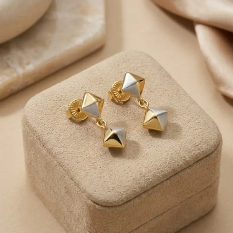21K Two-Tone Geometric Pyramid Stud Earrings - 2.59g - Sultan Gold - أقراط أهرامات هندسية لونين ذهب عيار 21 - 2.59 غرام - ذهب السلطان