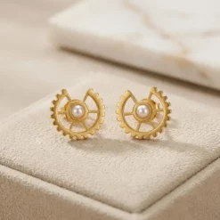 21K Gold Sunburst Gear Pearl Stud Earrings - 6.01g - Sultan Gold - أقراط ترس مع لؤلؤ ذهب عيار 21 - 6.01 غرام - ذهب السلطان