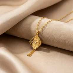 21K Gold Rhombus Filigree Tassel Drop Necklace - 1.44g - Sultan Gold - عقد معين مفرغ مع شراشيب ذهب عيار 21 - 1.44 غرام - ذهب السلطان