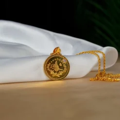 22K Heritage Lira Coin Pendant with Zircon - 7.66g - Sultan Gold - تعليقة ليرة ذهب مرصعة بالزركون عيار 22 - 7.66 غرام - ذهب السلطان