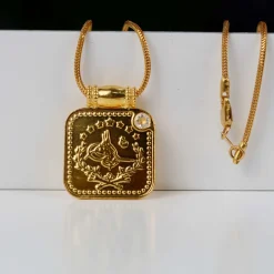 22K Heritage Square Lira Pendant with Zircon - 9.05g - Sultan Gold - تعليقة ليرة مربعة مرصعة بالزركون عيار 22 - 9.05 غرام - ذهب السلطان