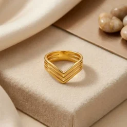 21K Gold Chevron Triple V-Stack Ring - 3.39g - Sultan Gold - خاتم متدرج هندسي في شيب ذهب عيار 21 - 3.39 غرام - ذهب السلطان
