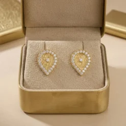 18K Gold Teardrop Pavé Zircon Halo Earrings - 7.25g - Sultan Gold - أقراط دمعة مرصعة بالزركون ذهب عيار 18 - 7.25 غرام - ذهب السلطان