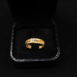 21K Classic Faceted Gold Wedding Band - 2.1g - Sultan Gold - دبلة زواج ذهب كلاسيكية منقوشة عيار 21 - 2.1 غرام - ذهب السلطان