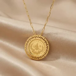 21K Gold Greek Key Lira Medallion Necklace - 7.79g - Sultan Gold - عقد ليرة زخرفة إغريقية ذهب عيار 21 - 7.79 غرام - ذهب السلطان