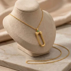 21K Gold Horseshoe U-Link Emerald Stone Necklace - 6.3g - Sultan Gold - عقد حدوة حصان ذهب مرصع بحجر أخضر عيار 21 - 6.3 غرام - ذهب السلطان