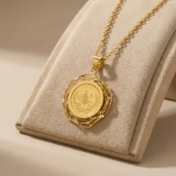 21K Gold Wire Swirl Quarter Lira Coin Frame Necklace - 2.9g - Sultan Gold - عقد برواز ربع ليرة مبروم ذهب عيار 21 - 2.9 غرام - ذهب السلطان
