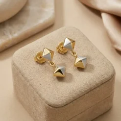 21K Two-Tone Geometric Pyramid Stud Earrings - 2.59g - Sultan Gold - أقراط أهرامات هندسية لونين ذهب عيار 21 - 2.59 غرام - ذهب السلطان