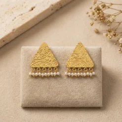 21K Heritage Triangular Shield Seed Pearl Earrings - 6.94g - Sultan Gold - أقراط مثلثة تراثية مع لؤلؤ ذهب عيار 21 - 6.94 غرام - ذهب السلطان