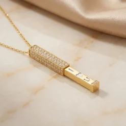 21K Gold I Love You Bar Pavé Pendant Necklace - 12.44g - Sultan Gold - عقد بار ذهب مرصع بالزركون آي لاف يو عيار 21 - 12.44 غرام - ذهب السلطان