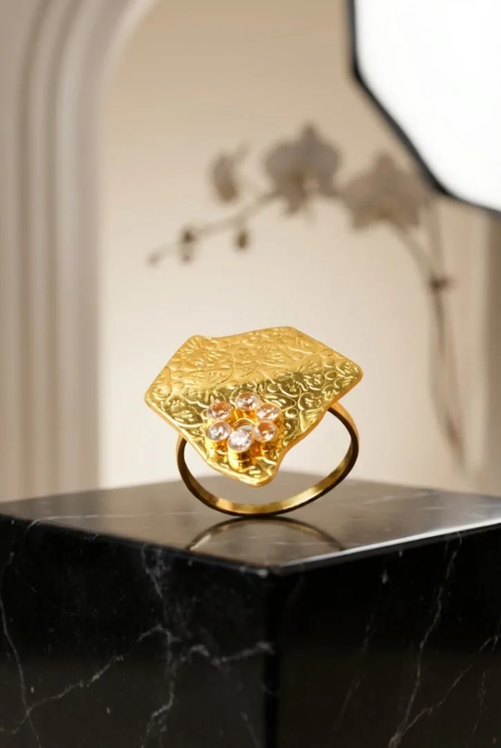 21K Gold Folded Wave Cluster Zircon Ring - 3.29g - Sultan Gold - خاتم مموج مرصع بالزركون ذهب عيار 21 - 3.29 غرام - ذهب السلطان