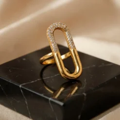 21K Gold Elongated Paperclip Pavé Ring - 4.75g - Sultan Gold - خاتم حلقة مستطيلة مرصعة بالزركون ذهب عيار 21 - 4.75 غرام - ذهب السلطان