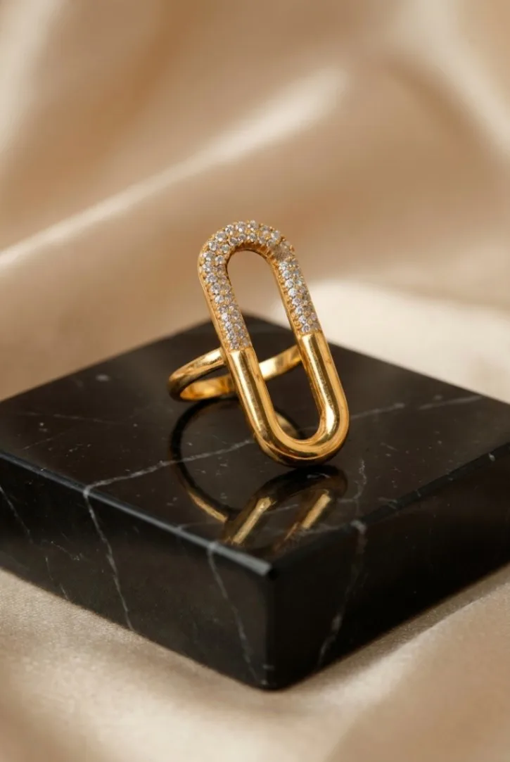 21K Gold Elongated Paperclip Pavé Ring - 4.75g - Sultan Gold - خاتم حلقة مستطيلة مرصعة بالزركون ذهب عيار 21 - 4.75 غرام - ذهب السلطان