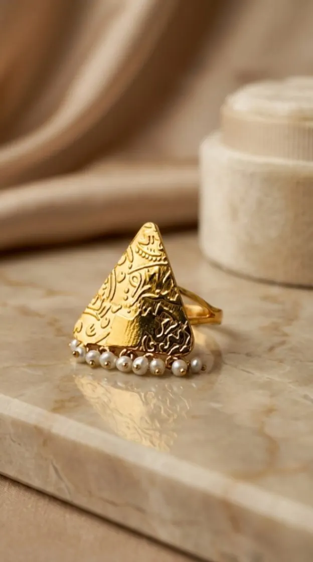 21K Gold Pyramid Shield Seed Pearl Ring - 5.2g - Sultan Gold - خاتم هرمي تراثي مع لؤلؤ ذهب عيار 21 - 5.2 غرام - ذهب السلطان