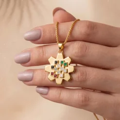 21K Gold Multi-Stone Arfaj Star Flower Pendant - 7.04g - Sultan Gold - تعليقة زهرة العرفج مرصعة بأحجار ملونة ذهب عيار 21 - 7.04 غرام - ذهب السلطان