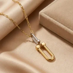 21K Two-Tone Pavé Clasp Horseshoe Necklace - 8.27g - Sultan Gold - عقد حدوة حصان لونين مرصع بالزركون ذهب عيار 21 - 8.27 غرام - ذهب السلطان