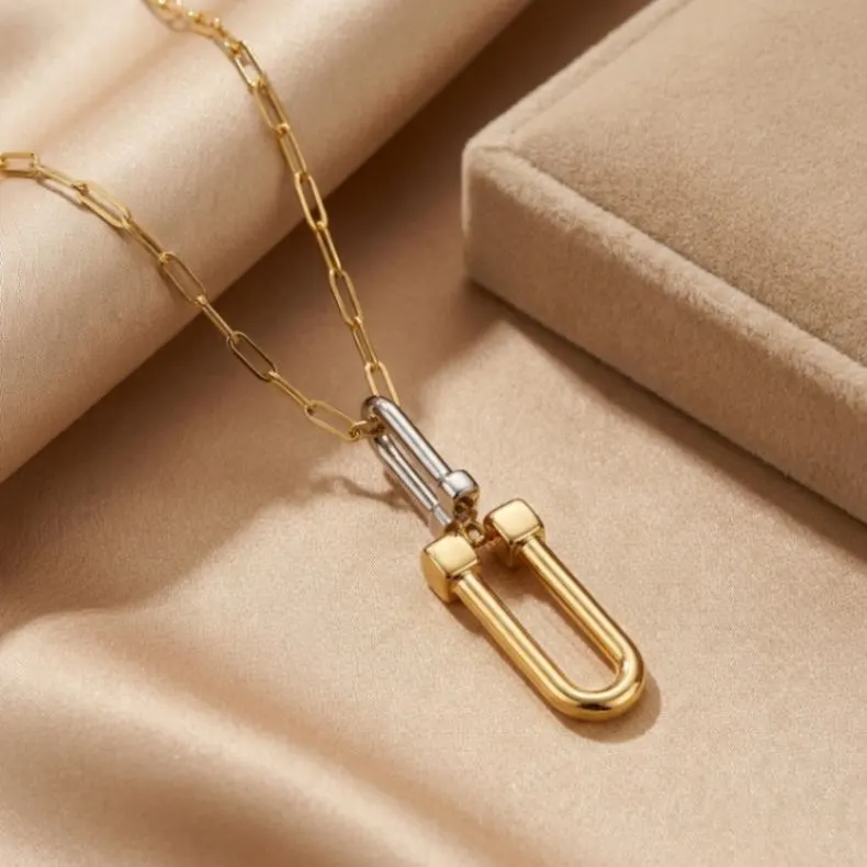 21K Two-Tone Pavé Clasp Horseshoe Necklace - 8.27g - Sultan Gold - عقد حدوة حصان لونين مرصع بالزركون ذهب عيار 21 - 8.27 غرام - ذهب السلطان