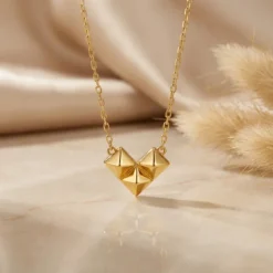 21K Gold Faceted Origami Geometric Heart Necklace - 3.58g - Sultan Gold - عقد قلب هندسي مجسم ذهب عيار 21 - 3.58 غرام - ذهب السلطان