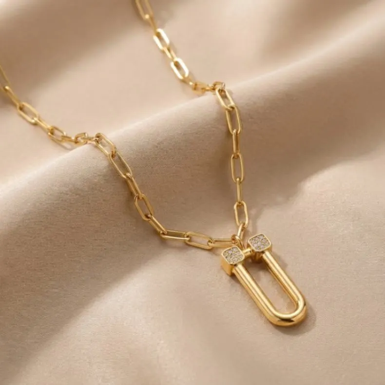 21K Gold Zircon Pavé U-Link Horseshoe Necklace - 5.39g - Sultan Gold - عقد حدوة حصان مرصع بالزركون ذهب عيار 21 - 5.39 غرام - ذهب السلطان
