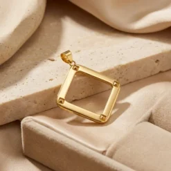 21K Gold Open Rhombus Geometric Pendant Necklace - 5.67g - Sultan Gold - عقد إطار معين هندسي ذهب عيار 21 - 5.67 غرام - ذهب السلطان