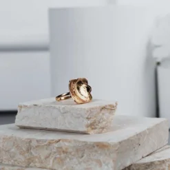 22K Heritage Floral Cup Lira Signet Ring - 12.92g - Sultan Gold - خاتم ليرة كاسكيتا وردة ذهب عيار 22 - 12.92 غرام - ذهب السلطان