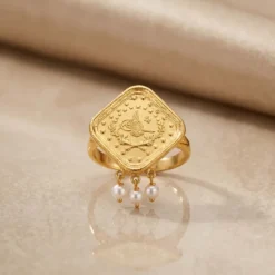 22K Heritage Square Lira Pearl Drop Ring - 4.67g - Sultan Gold - خاتم ليرة مربع مع لؤلؤ متدلي ذهب عيار 22 - 4.67 غرام - ذهب السلطان