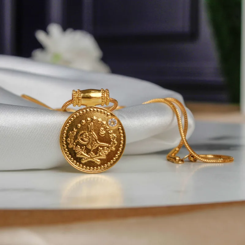 22K Heritage Lira Coin Pendant with Zircon - 8.85g - Sultan Gold - تعليقة ليرة ذهب مرصعة بالزركون عيار 22 - 8.85 غرام - ذهب السلطان