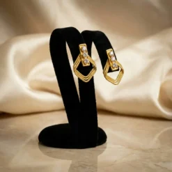 21K Gold Layered Square Channel Zircon Earrings - 7.27g - Sultan Gold - أقراط مربعة متداخلة مع زركون ذهب عيار 21 - 7.27 غرام - ذهب السلطان