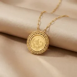 21K Gold Greek Key Lira Medallion Necklace - 7.79g - Sultan Gold - عقد ليرة زخرفة إغريقية ذهب عيار 21 - 7.79 غرام - ذهب السلطان
