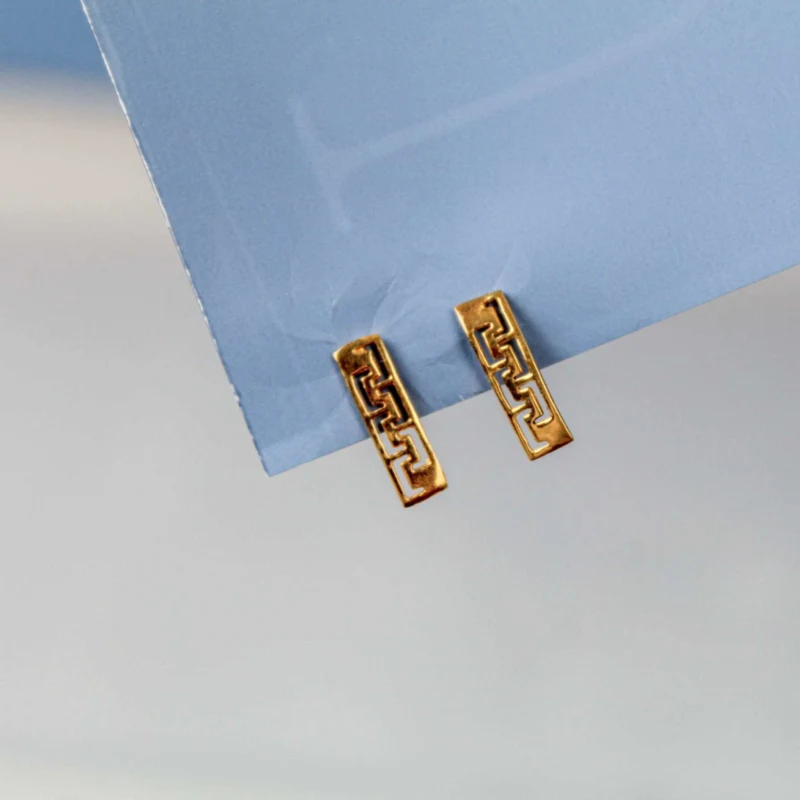 21K Gold Greek Key Vertical Bar Stud Earrings - 1.66g - Sultan Gold - أقراط بار الزخرفة الإغريقية ذهب عيار 21 - 1.66 غرام - ذهب السلطان