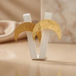 21K Heritage Textured Crescent Moon Earrings - 12.88g - Sultan Gold - أقراط هلالية تراثية منقوشة ذهب عيار 21 - 12.88 غرام - ذهب السلطان