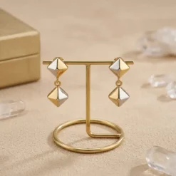 21K Two-Tone Geometric Pyramid Stud Earrings - 2.59g - Sultan Gold - أقراط أهرامات هندسية لونين ذهب عيار 21 - 2.59 غرام - ذهب السلطان