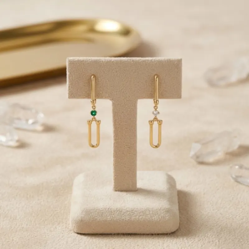 21K Gold U-Link Emerald Huggie Earrings - 4.55g - Sultan Gold - أقراط حلقات يو حجر أخضر ذهب عيار 21 - 4.55 غرام - ذهب السلطان