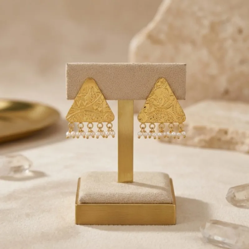 21K Heritage Triangular Shield Seed Pearl Earrings - 6.94g - Sultan Gold - أقراط مثلثة تراثية مع لؤلؤ ذهب عيار 21 - 6.94 غرام - ذهب السلطان