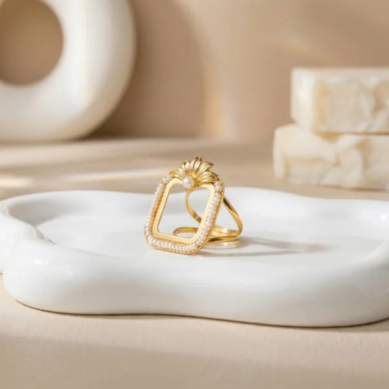 21K Heritage Square Lira Pearl Crown Earrings - 26.62g - Sultan Gold - أقراط ليرة مربعة مرصعة باللؤلؤ ذهب عيار 21 - 26.62 غرام - ذهب السلطان