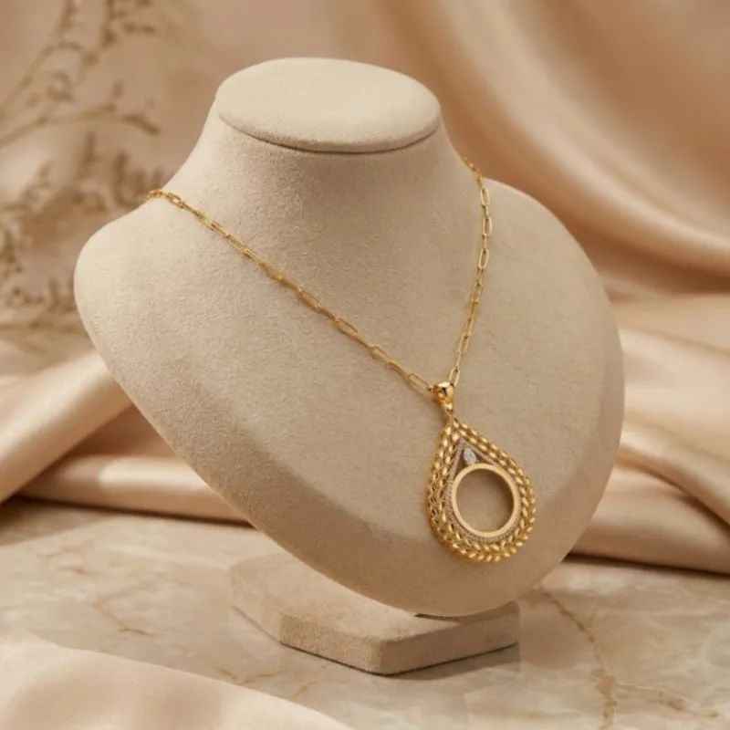21K Gold Teardrop Coin Frame Zircon Halo Necklace - 9.07g - Sultan Gold - عقد برواز ليرة دمعة مرصع بالزركون ذهب عيار 21 - 9.07 غرام - ذهب السلطان