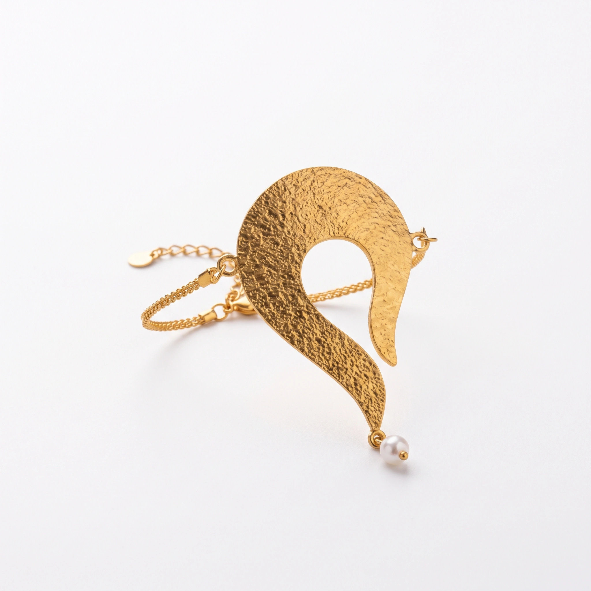 21K Pearl Radiance Curved Gold Brooch - 30.45g - Sultan Gold - بروش إسورة ذهب ولؤلؤ فاخر عيار 21 - 30.45 غرام - ذهب السلطان