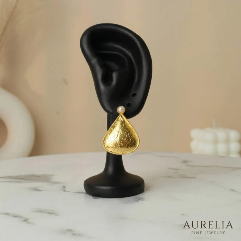 21K Pearl Radiance Gold Choker Necklace - 46.36g - Sultan Gold - طوق شوكر ذهب ولؤلؤ فاخر عيار 21 - 46.36 غرام - ذهب السلطان