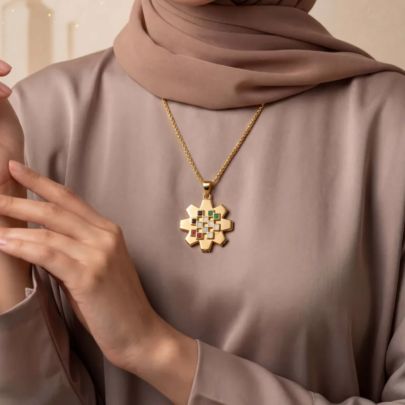 21K Gold Multi-Stone Arfaj Star Flower Pendant - 7.04g - Sultan Gold - تعليقة زهرة العرفج مرصعة بأحجار ملونة ذهب عيار 21 - 7.04 غرام - ذهب السلطان