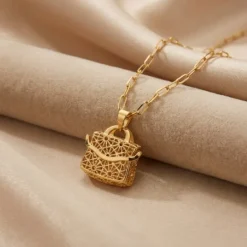 21K Gold Miniature Handbag Filigree Necklace - 3.36g - Sultan Gold - عقد شنطة يد مفرغة ذهب عيار 21 - 3.36 غرام - ذهب السلطان