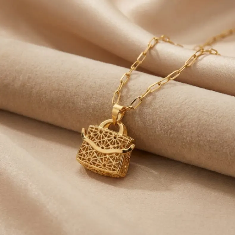 21K Gold Miniature Handbag Filigree Necklace - 3.36g - Sultan Gold - عقد شنطة يد مفرغة ذهب عيار 21 - 3.36 غرام - ذهب السلطان