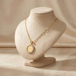 21K Gold Lira Medallion Zircon Halo Necklace - 4.87g - Sultan Gold - عقد مدالية ليرة بإطار زركون ذهب عيار 21 - 4.87 غرام - ذهب السلطان