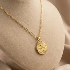 21K Gold Greek Key Medallion Necklace - 5.02g - Sultan Gold - عقد مدالية الزخرفة الإغريقية ذهب عيار 21 - 5.02 غرام - ذهب السلطان