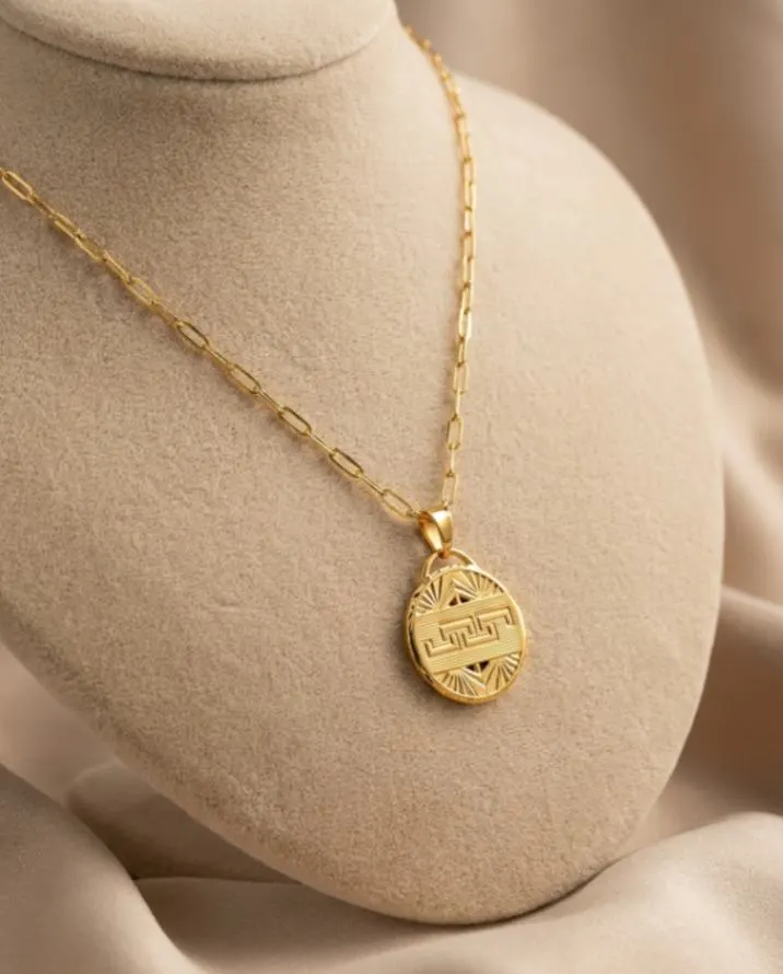 21K Gold Greek Key Medallion Necklace - 5.02g - Sultan Gold - عقد مدالية الزخرفة الإغريقية ذهب عيار 21 - 5.02 غرام - ذهب السلطان