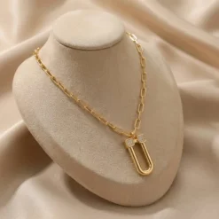 21K Gold Zircon Pavé U-Link Horseshoe Necklace - 5.39g - Sultan Gold - عقد حدوة حصان مرصع بالزركون ذهب عيار 21 - 5.39 غرام - ذهب السلطان