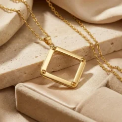 21K Gold Open Rhombus Geometric Pendant Necklace - 5.67g - Sultan Gold - عقد إطار معين هندسي ذهب عيار 21 - 5.67 غرام - ذهب السلطان