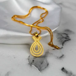 21K Gold Infinite Ribbon Teardrop Pendant - 5.88g - Sultan Gold - تعليقة شريط إنفينيتي مفرغ ذهب عيار 21 - 5.88 غرام - ذهب السلطان