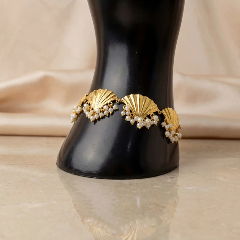 21K Shell & Pearl Luxury Gold Bracelet - 63.63g - Sultan Gold - سوار محار ولؤلؤ فاخر ذهب عيار 21 - 63.63 غرام - ذهب السلطان