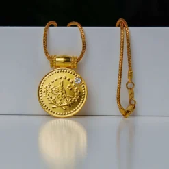 22K Heritage Lira Coin Pendant with Zircon - 8.85g - Sultan Gold - تعليقة ليرة ذهب مرصعة بالزركون عيار 22 - 8.85 غرام - ذهب السلطان